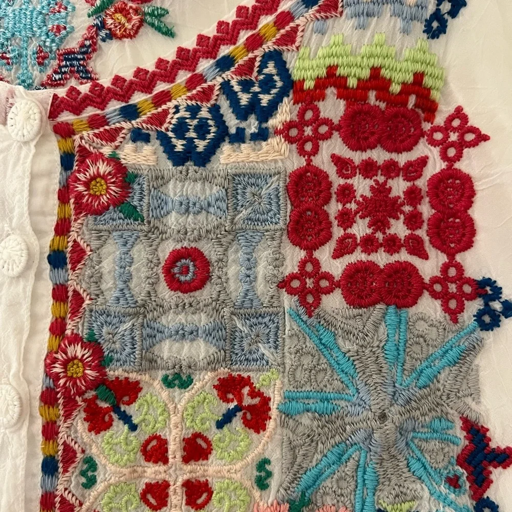 Johnny Was White Embroidered Floral Tunic with Multi-Color Accents - Picture 5 of 7